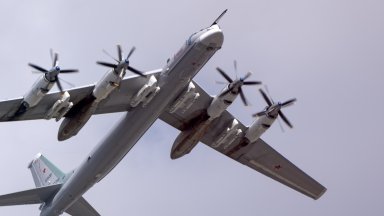 Украйна унищожи стратегически бомбардировач на военното летище "Енгелс" в Русия (видео)
