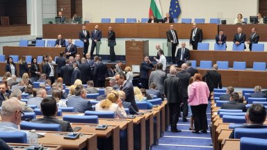 Положението в Народното събрание заяви председателят на парламентарната група