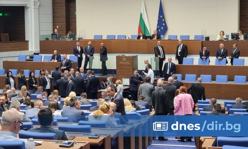 С 64 гласа за, 44 - против и 93 -