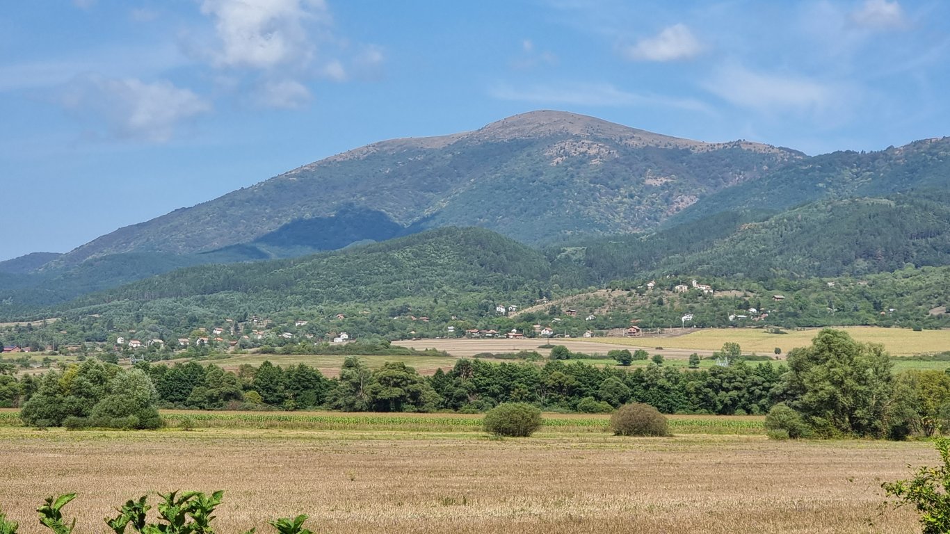 Трънско приключение: Туристи от България и Сърбия изкачват връх Руй на 21 юни