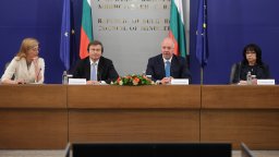 Росен  Желязков: Няма причина за паническо харчене и обмяна в евро