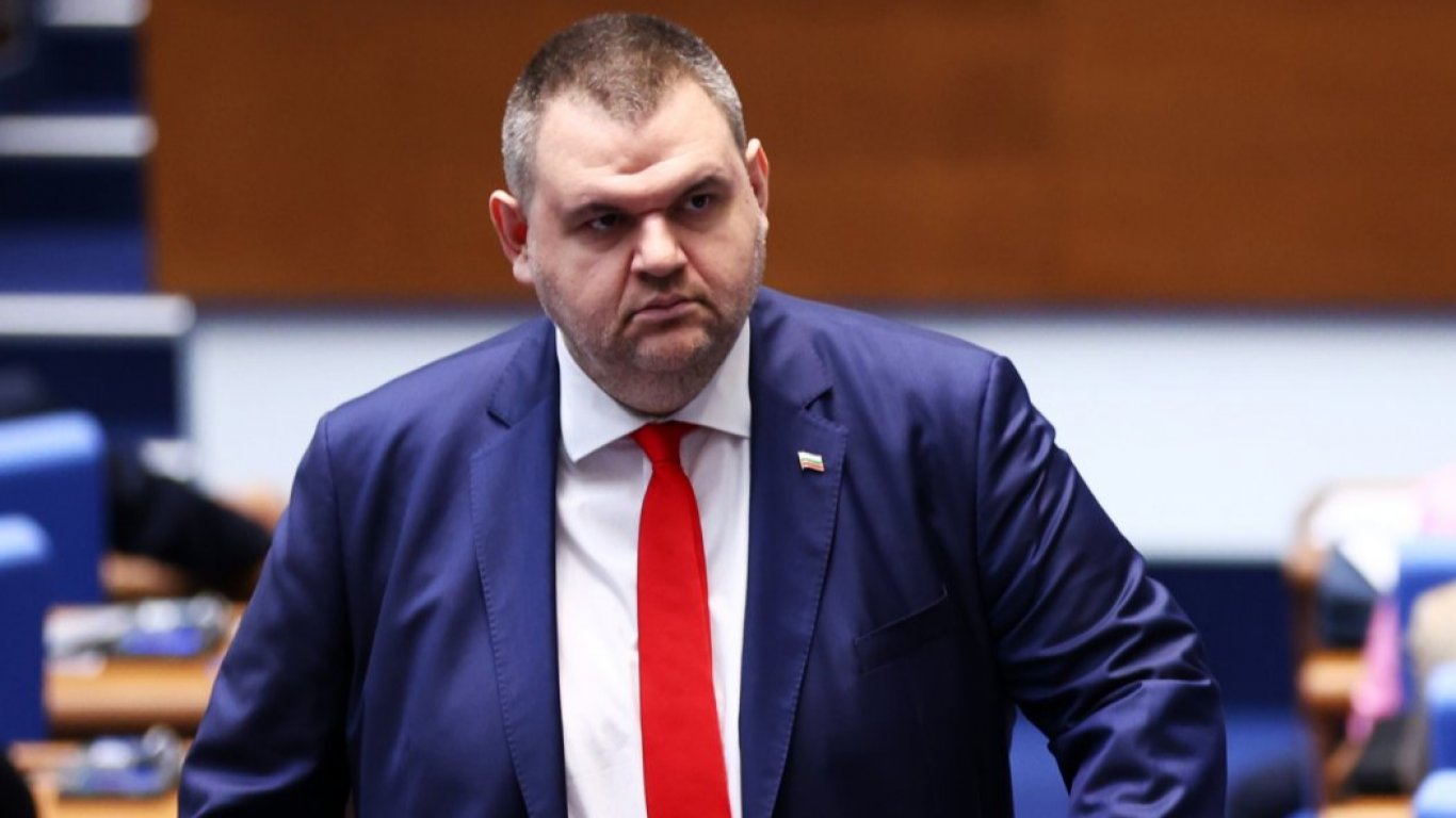 Пеевски внесе сигнал в прокуратурата срещу Костадинов за отправени заплахи