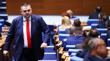 Пеевски внесе сигнал в прокуратурата срещу Костадинов за отправени заплахи