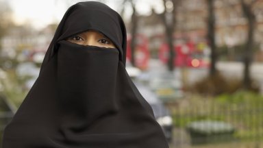 Дания ще забрани носенето на никаб в училища и университети