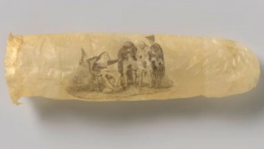 Реликва на желанието: 200-годишен презерватив разказва историята на интимността в Рейксмузеум