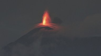 Властите на Гватемала започнаха евакуацията на жители от склоновете на