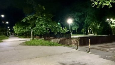 Паркът на варненския квартал "Аспарухово" има ново енергоспестяващо лед осветление (снимки)
