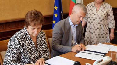 Председателят на БАН член кореспондент Евелина Славчева и кметът на Варна