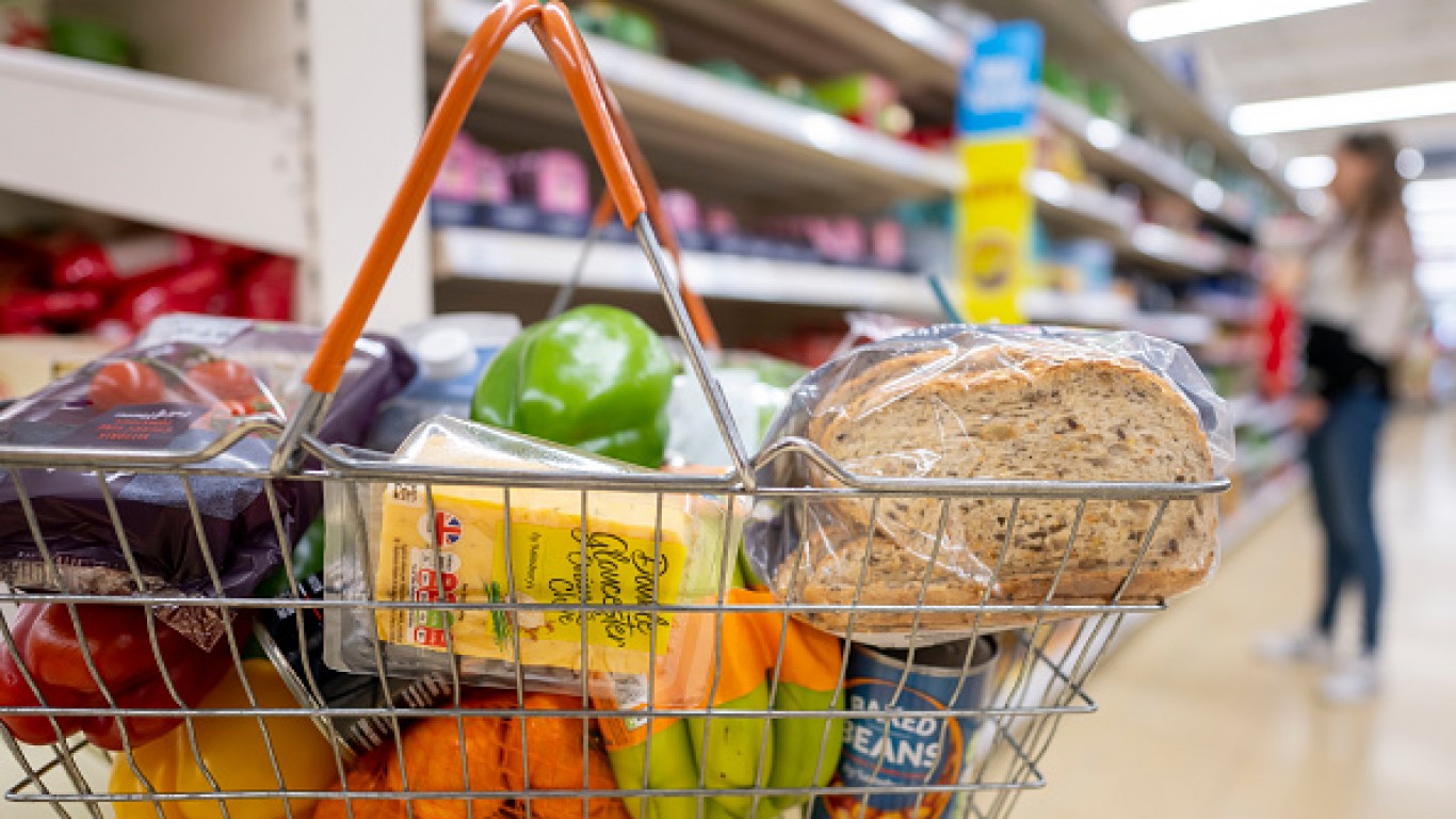 Понижение на цените на основни млечни продукти на стоковите борси в България