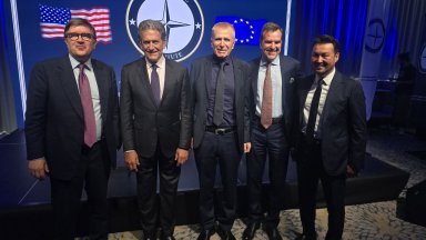 На форума бяха забелязани още известната банкерка Цветелина Бориславова предложеният