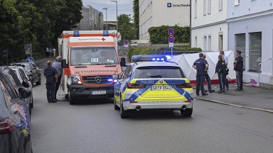 Мъж се вряза с автомобил в група хора в германския град Пасау