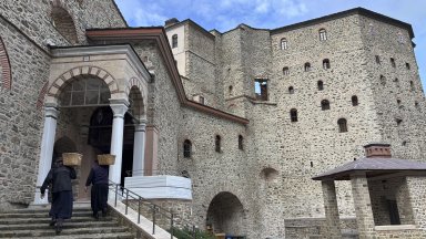 Продължават огледите за пригодността на сградите на Света гора след