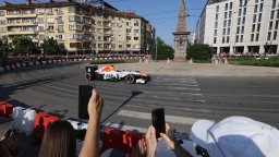 При огромен интерес: Цолов и Култард предложиха незабравимо Ф1 шоу в София