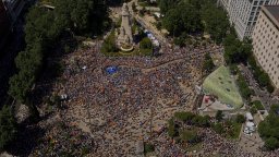 Хиляди излязоха на протест срещу правителството в Мадрид (снимки)
