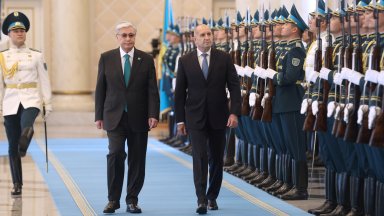 Държавният глава Румен Радев бе посрещнат с тържествена церемония в