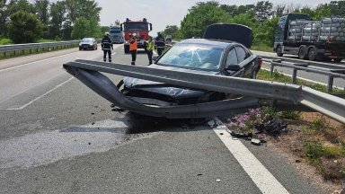 Шофьор се вряза в матинелата на АМ Хемус край Шумен след