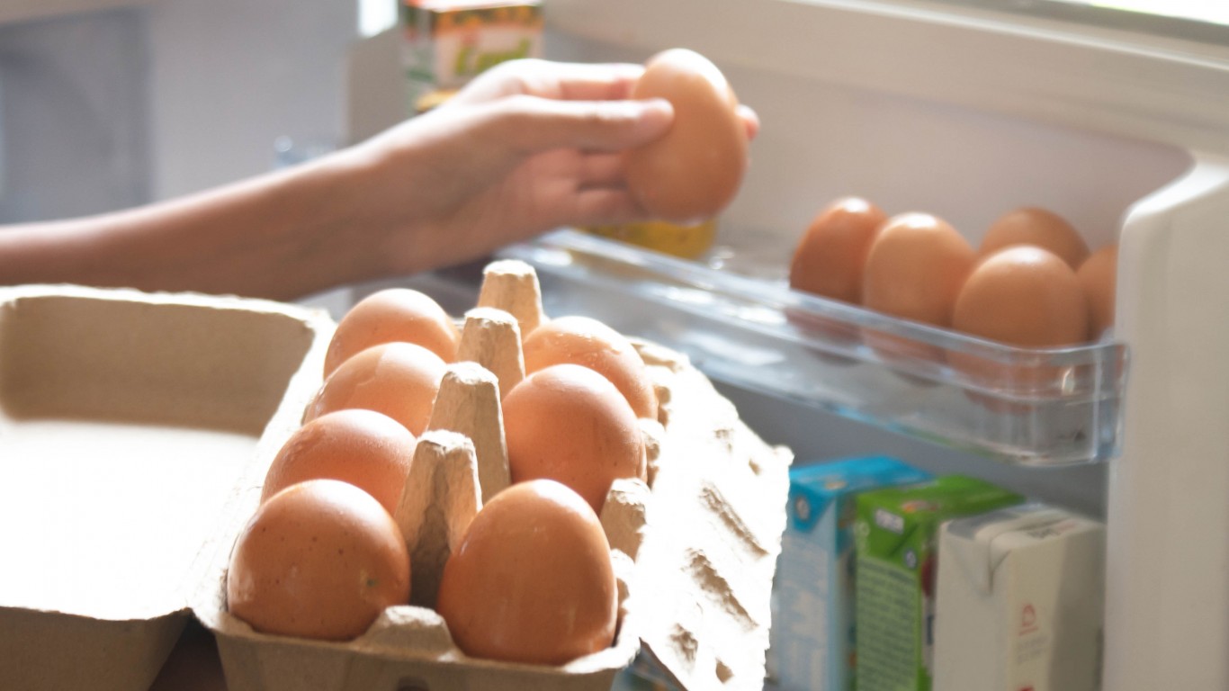 Администрацията на Тръмп съди щата Калифорния заради високите цени на яйцата