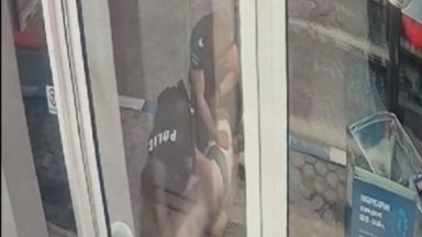 Прожектираха на площада във Варна видеозапис с полицейско насилие над починалия Явор (видео 18+)