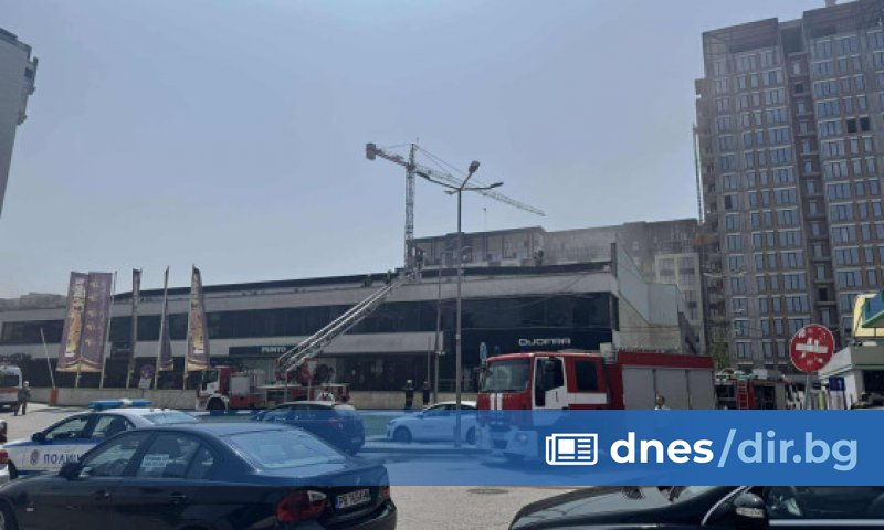 Огромен пожар е избухнал край хотел Санкт Петербург в Пловдив,