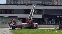 Голям пожар избухна в нощен клуб в центъра на Пловдив (снимки/видео)