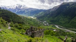 Как една далечна долина на джихадисти се превърна в туристически хит (снимки/видео)