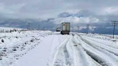 Снегове и наводнения удариха Южна Африка Телата на осем деца пътували