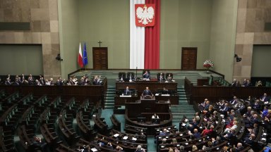 Правителството на Туск получи вот на доверие, след като изгуби на президентските избори на 1 юни