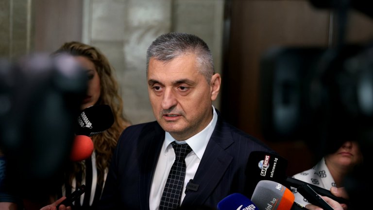 Кирил Добрев предлага пълна забрана на тротинетките