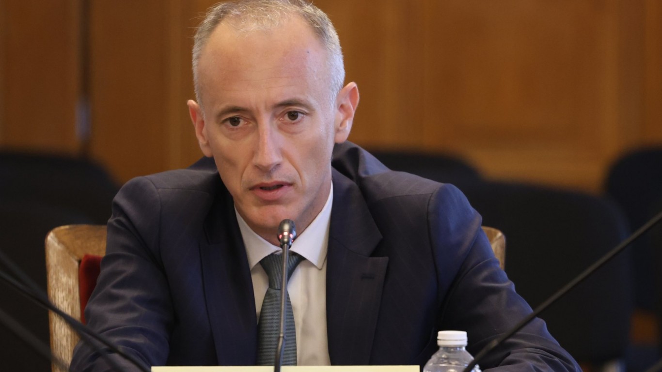 Вълчев: 1 милиард лева ще са нужни, за да стане учителската заплата 150% от средната