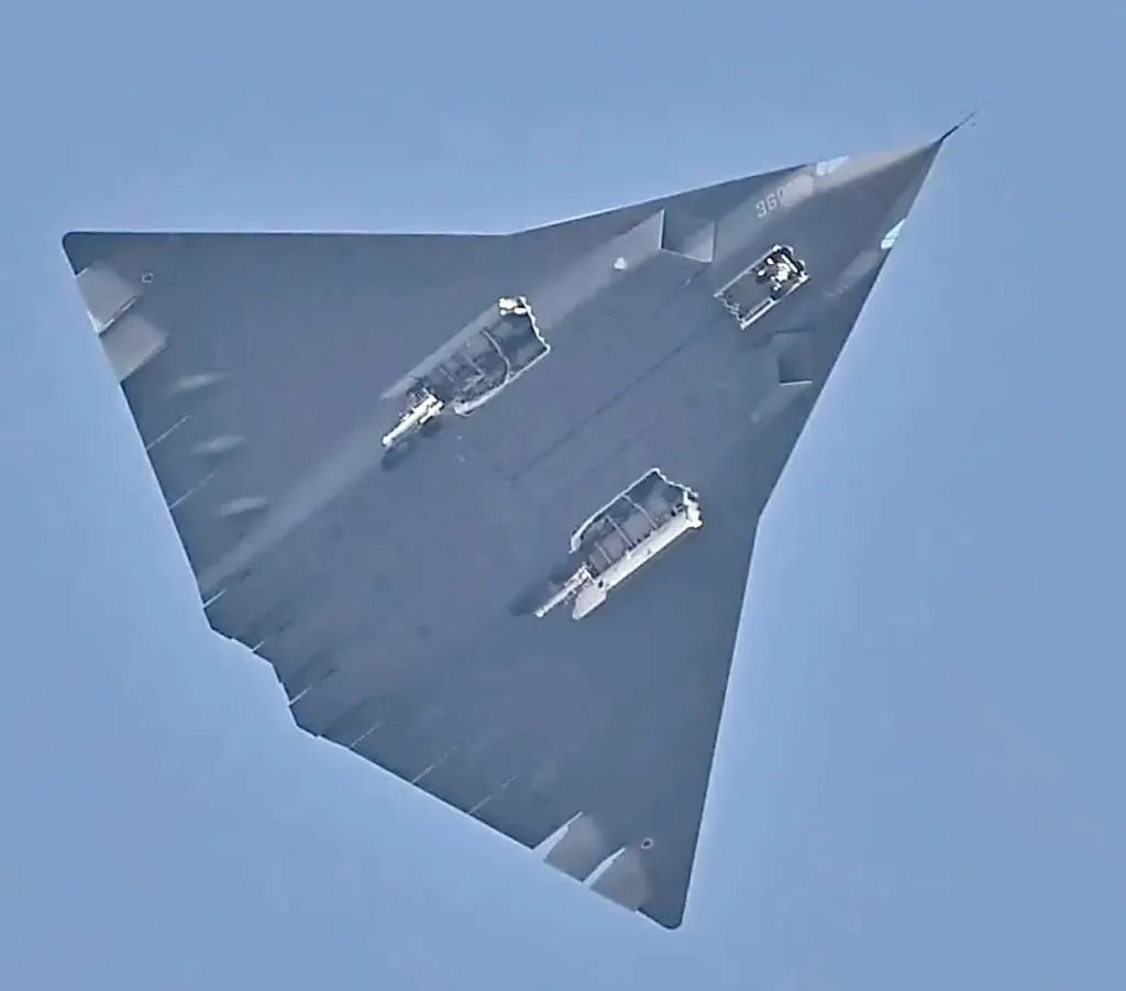 Китайският J-36