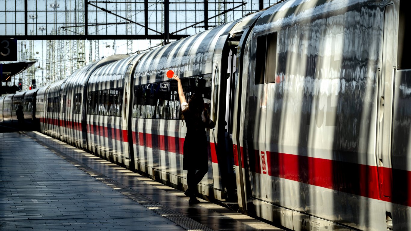 Спряха германски влак, защото е твърде мръсен 