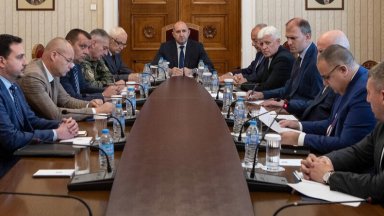 Радев свика службите на спешна среща заради напрежението в Близкия изток