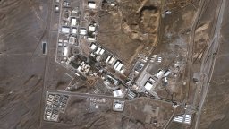 САЩ готови и с план за спецоперация по суша срещу иранските ядрени запаси