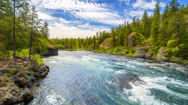 Летни приключения: Най-красивите места в България за водни спортове
