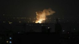 Израел нанася удари по ракетни установки в Иран, преговори няма да има докато текат атаките  