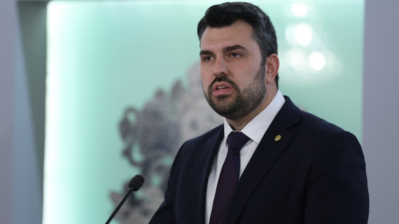 Георг Георгиев: Наталия Киселова не е била ангажирана в Баку с евакуацията на българите
