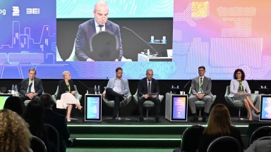 Укрепването и развитието на транспортната свързаност в Централна и Източна