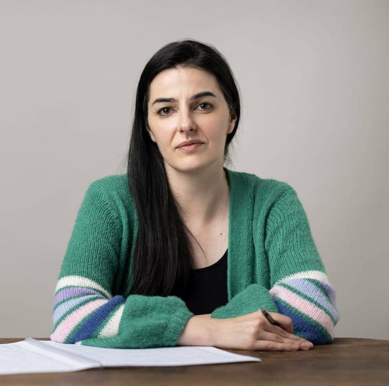 Порно шеңберде трахается «Амелинаның ұрлануы» секс ойыны