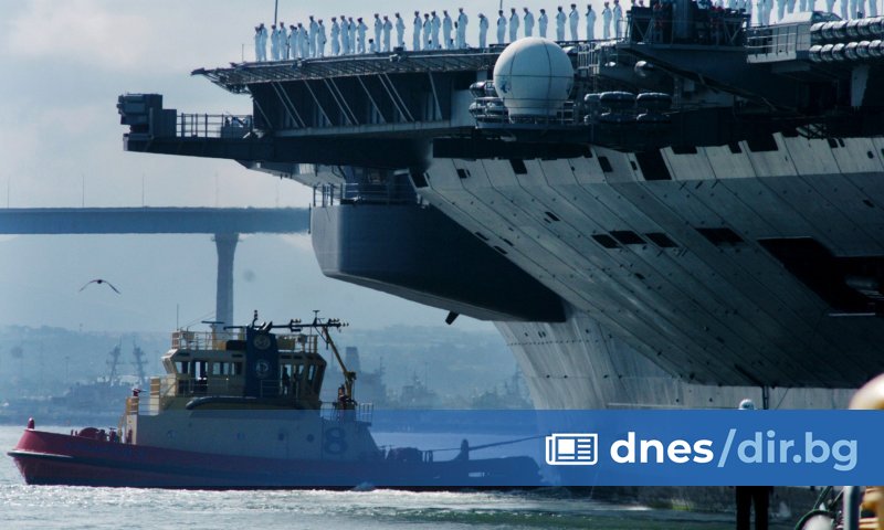 Американският самолетоносач Нимиц, който плаваше в Южнокитайско море, зави на