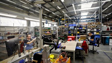 Световният лидер в производството в разработването производството и търговията на