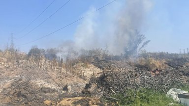 Пожар гори в сметището на пловдивското село Крумово съобщиха от