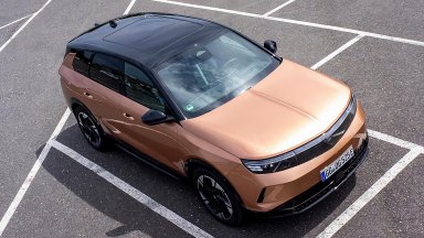 Opel Grandland получи панорамен покрив за повече простор и светлина
