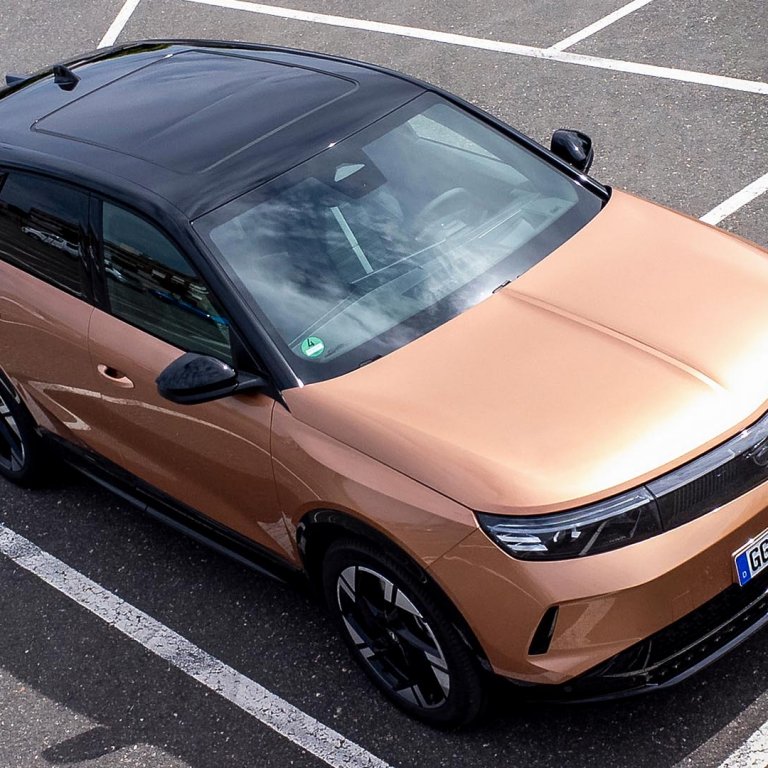 Opel Grandland получи панорамен покрив за повече простор и светлина