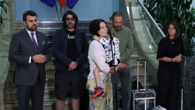 Самолетът със 148 души евакуирани от Израел кацна на Летище