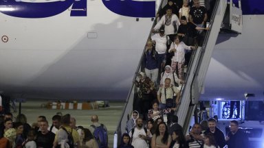 "Дори и невъзможното": 148 души, от които 89 българи, евакуирани от Израел, пристигнаха в София