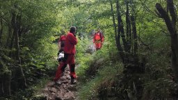 Моторист и загубили се туристи вдигнаха накрак планинските спасители 