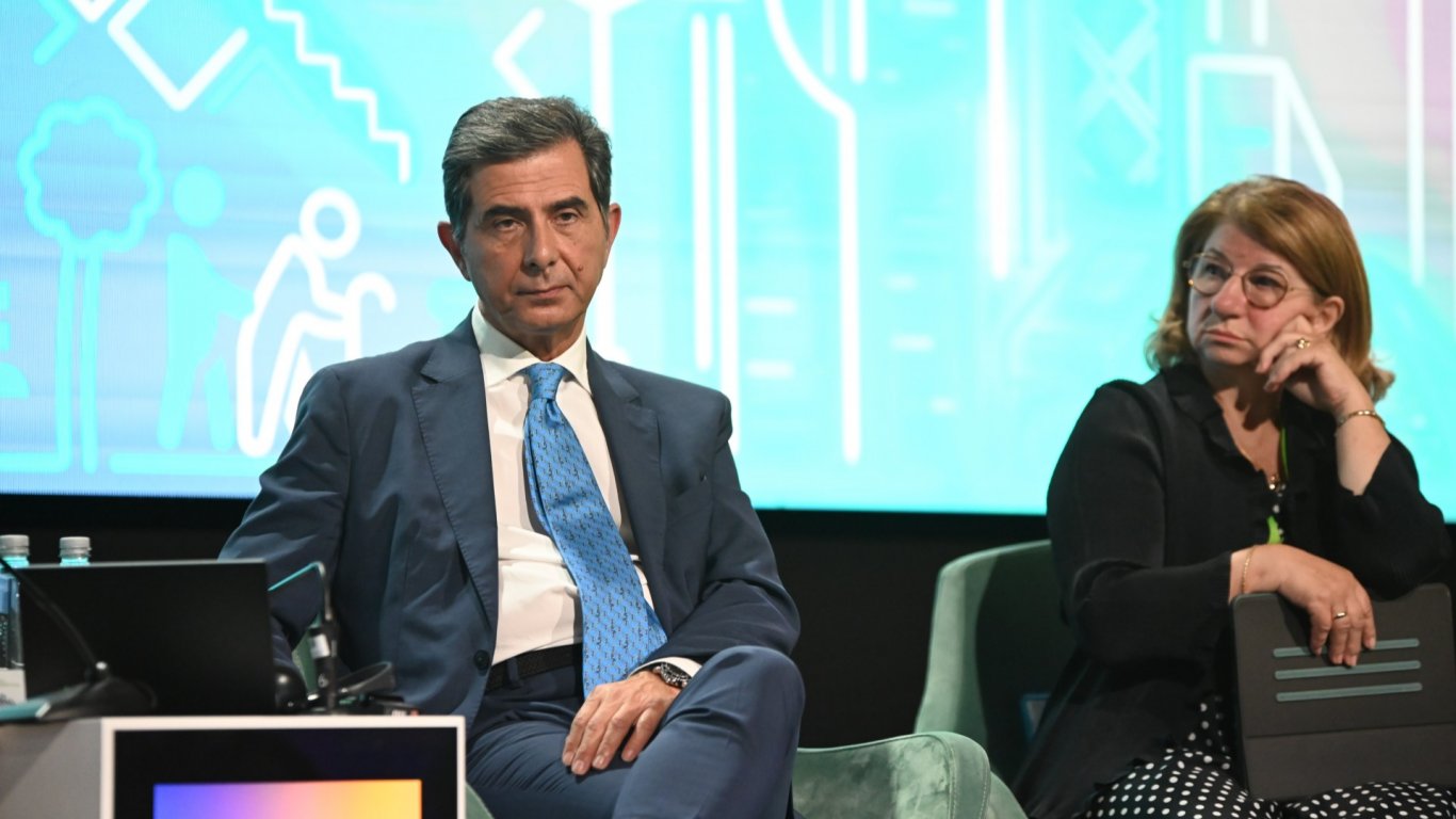  Андриана Сукова, заместител общоприет шеф на Групово дело 