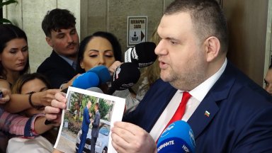 Пеевски показа обща снимка на Кирил Петков и Антон Славчев: Това са задкулисните договорки