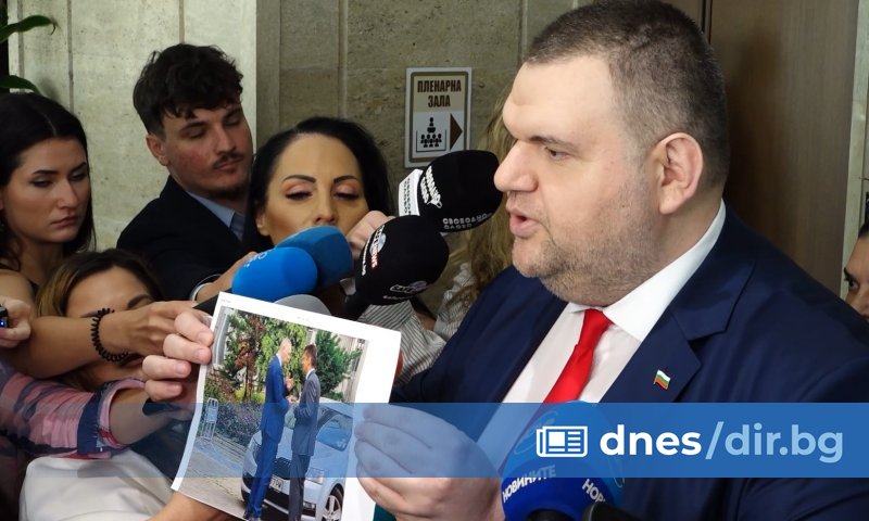 Снимка на Кирил Петков и Антон Славчев показа лидерът на