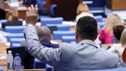 Парламентът откри процедура за избор на управител и подуправител на НОИ